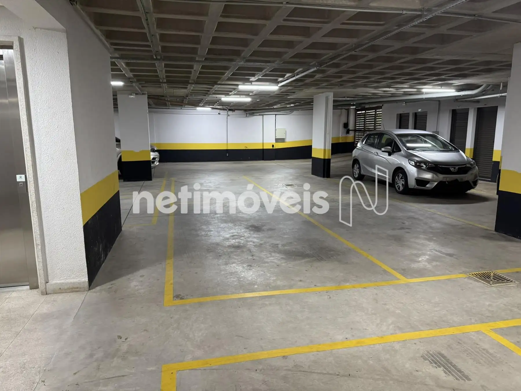 04 vagas, 02 livres e 02 presas + box 