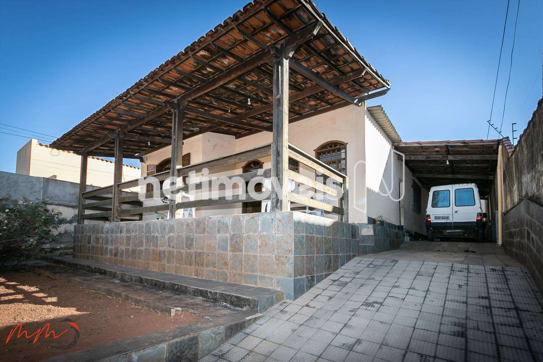 fachada  / garagem para 03 carros