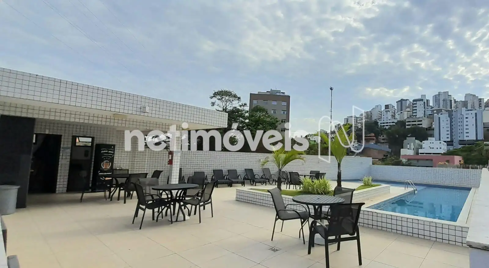 Espaço gourmet e piscina