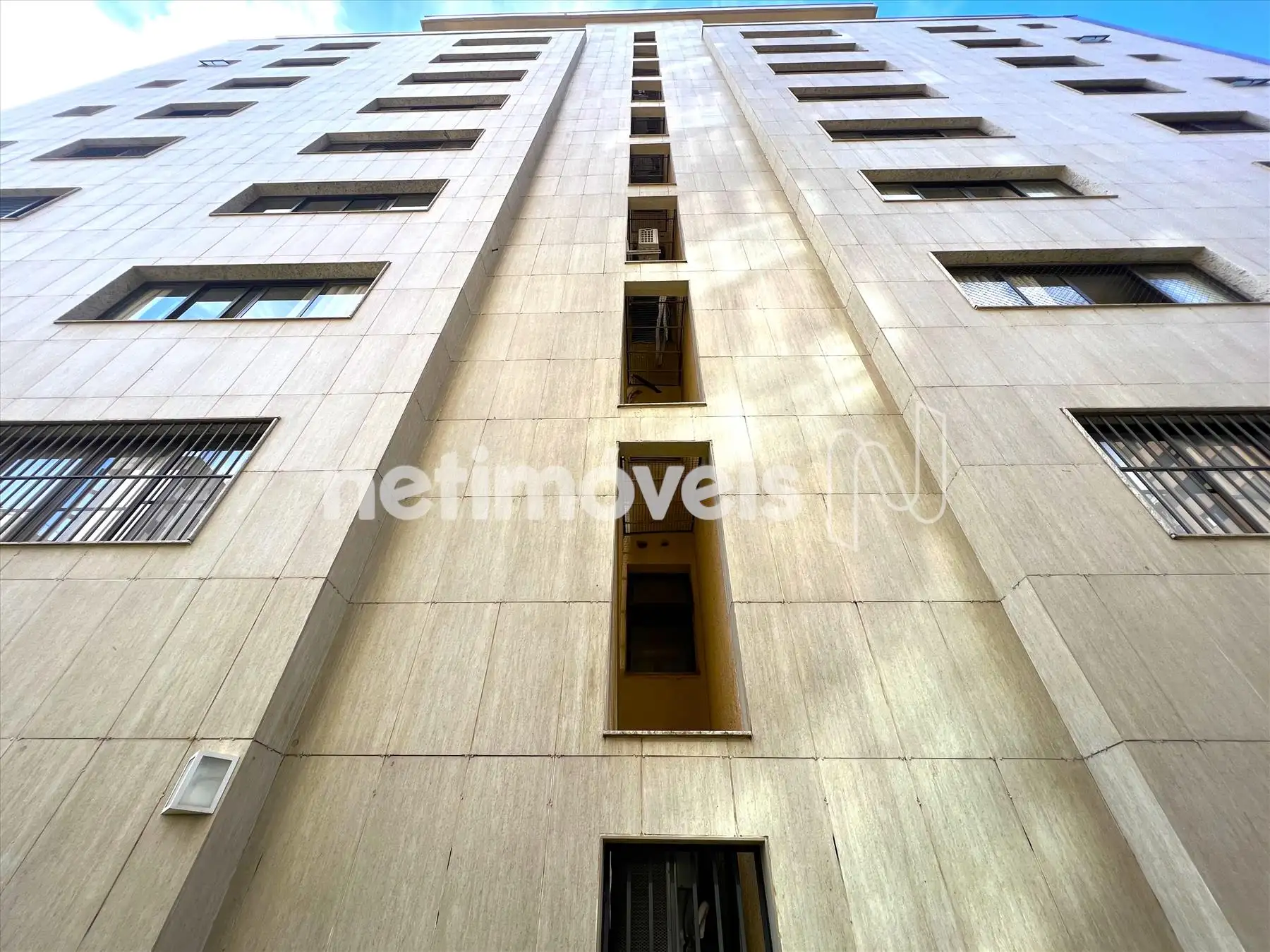 Fachada lateral esquerda