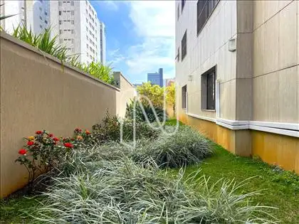 Jardim lateral esquerdo