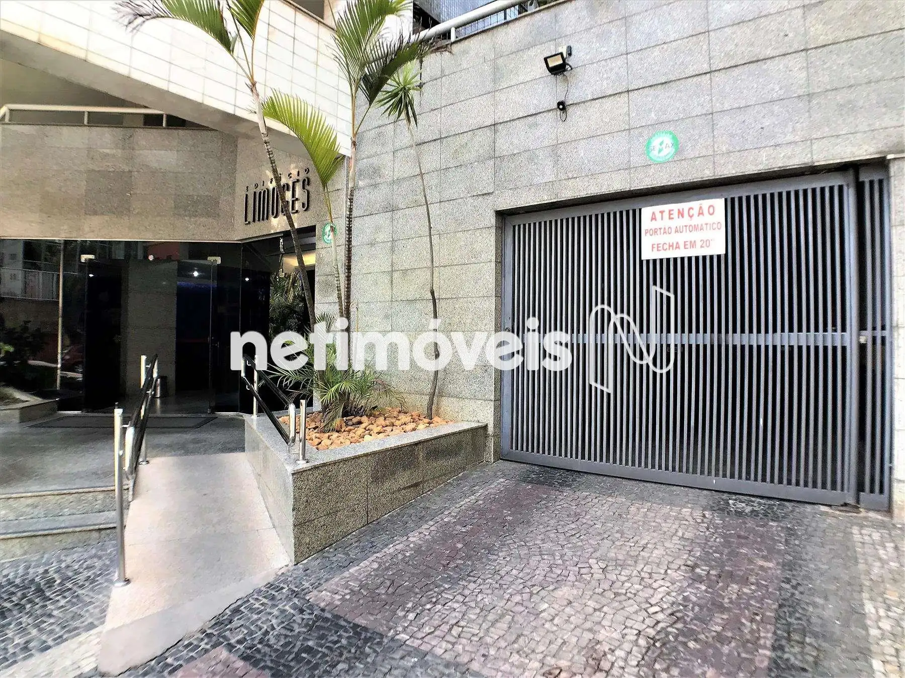 Rampa PNE e acesso de garagem