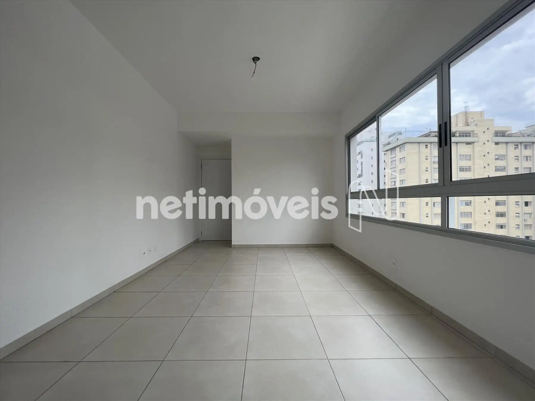 Sala 1º pavimento ângulo 3