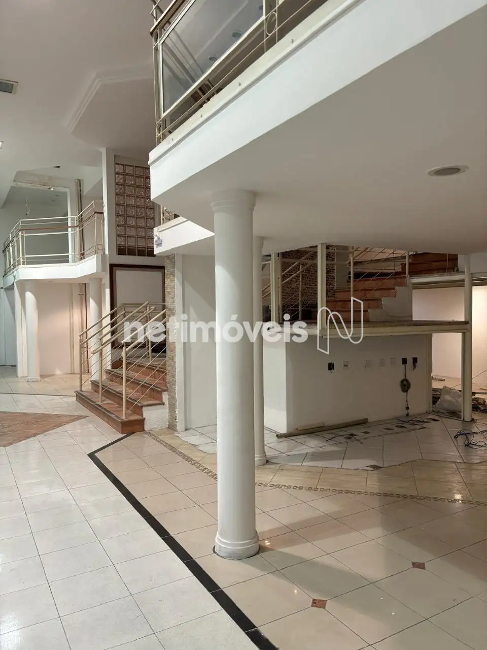 Escada para o mezanino