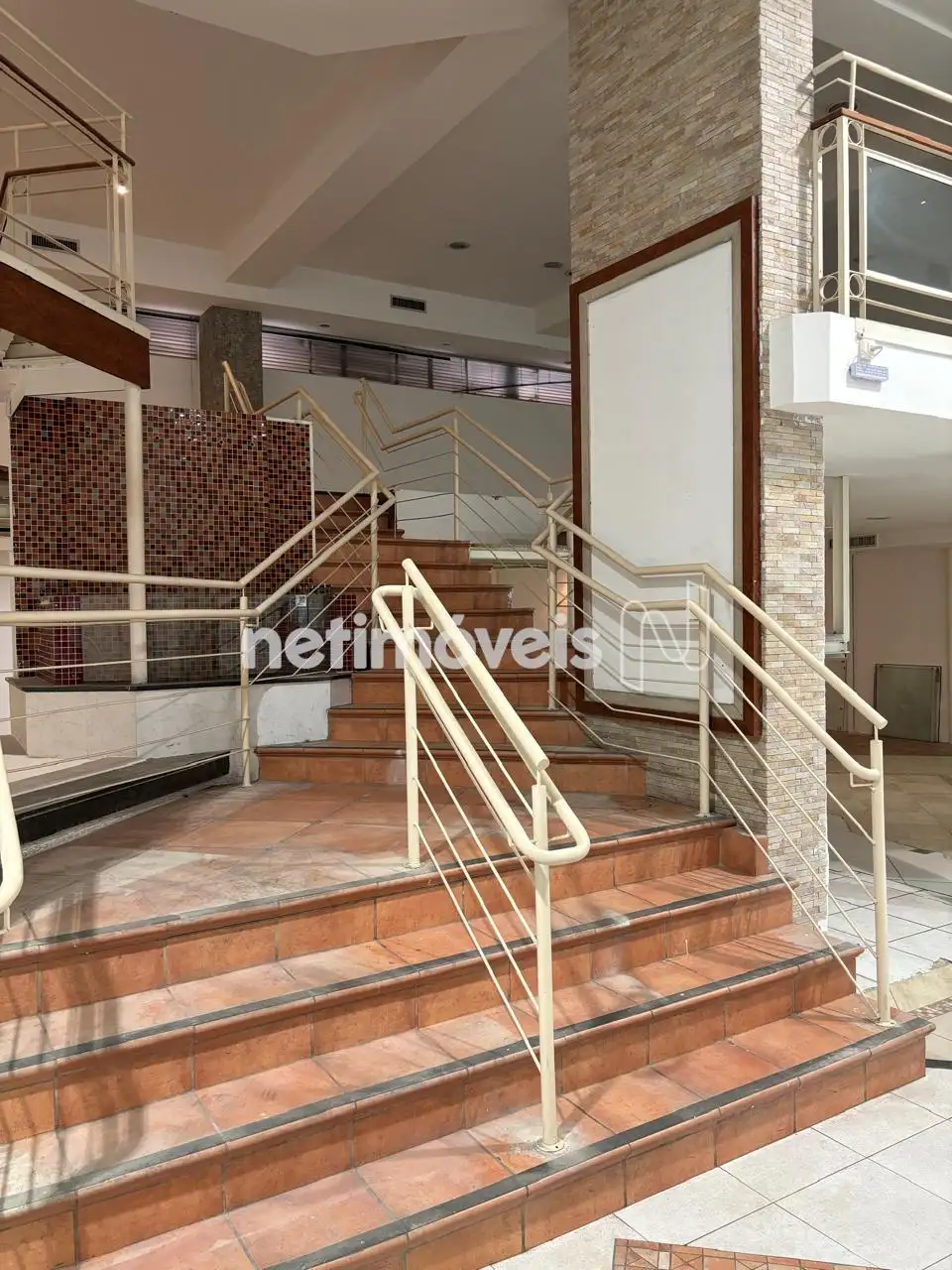 Escada para o mezanino
