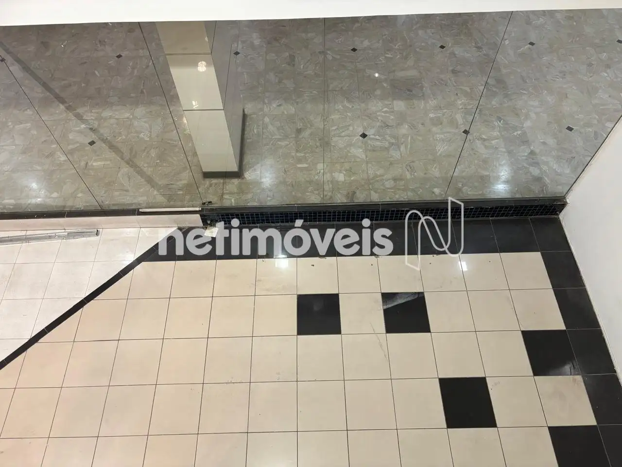 Vista do mezanino entrada da Loja