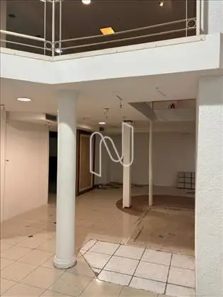  Lojas piso inferior