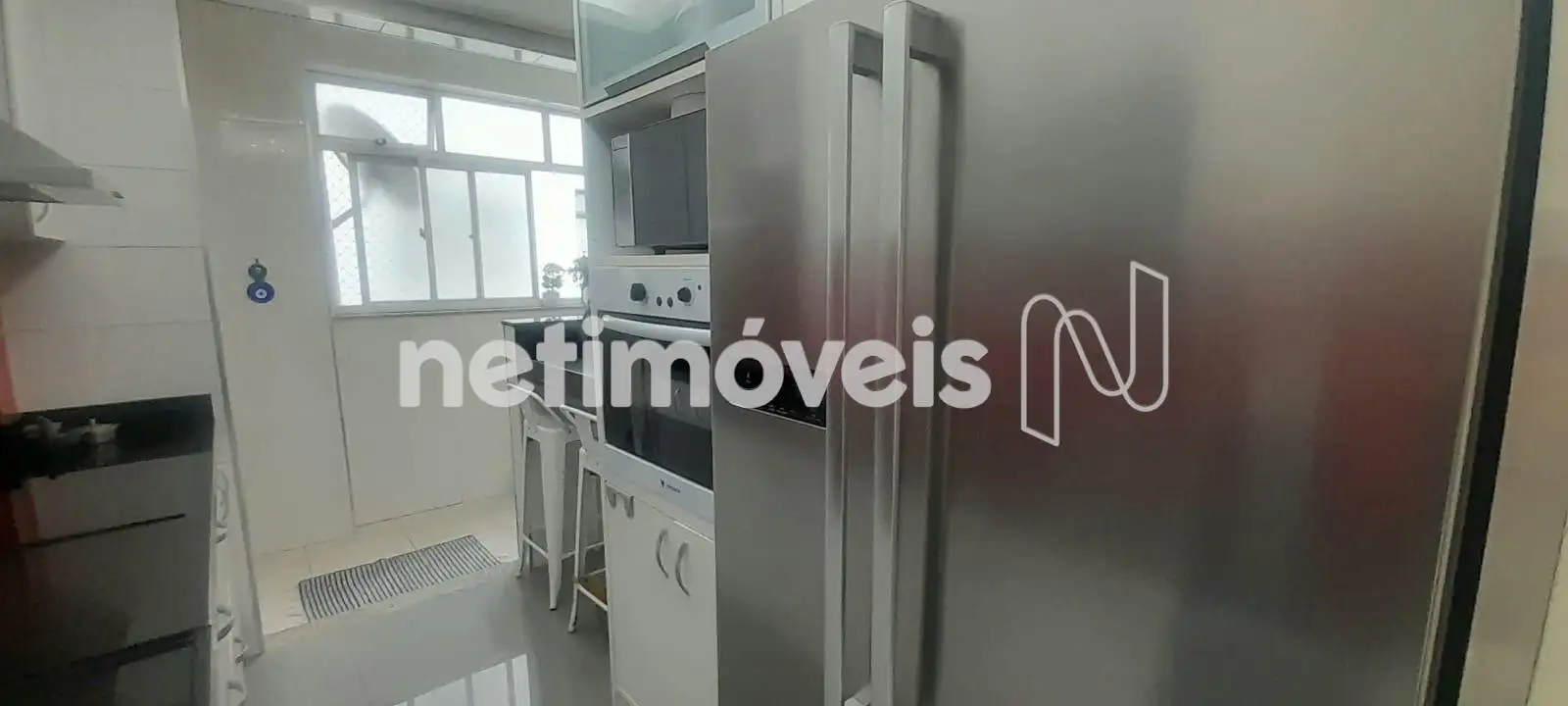 Cozinha rica em armários