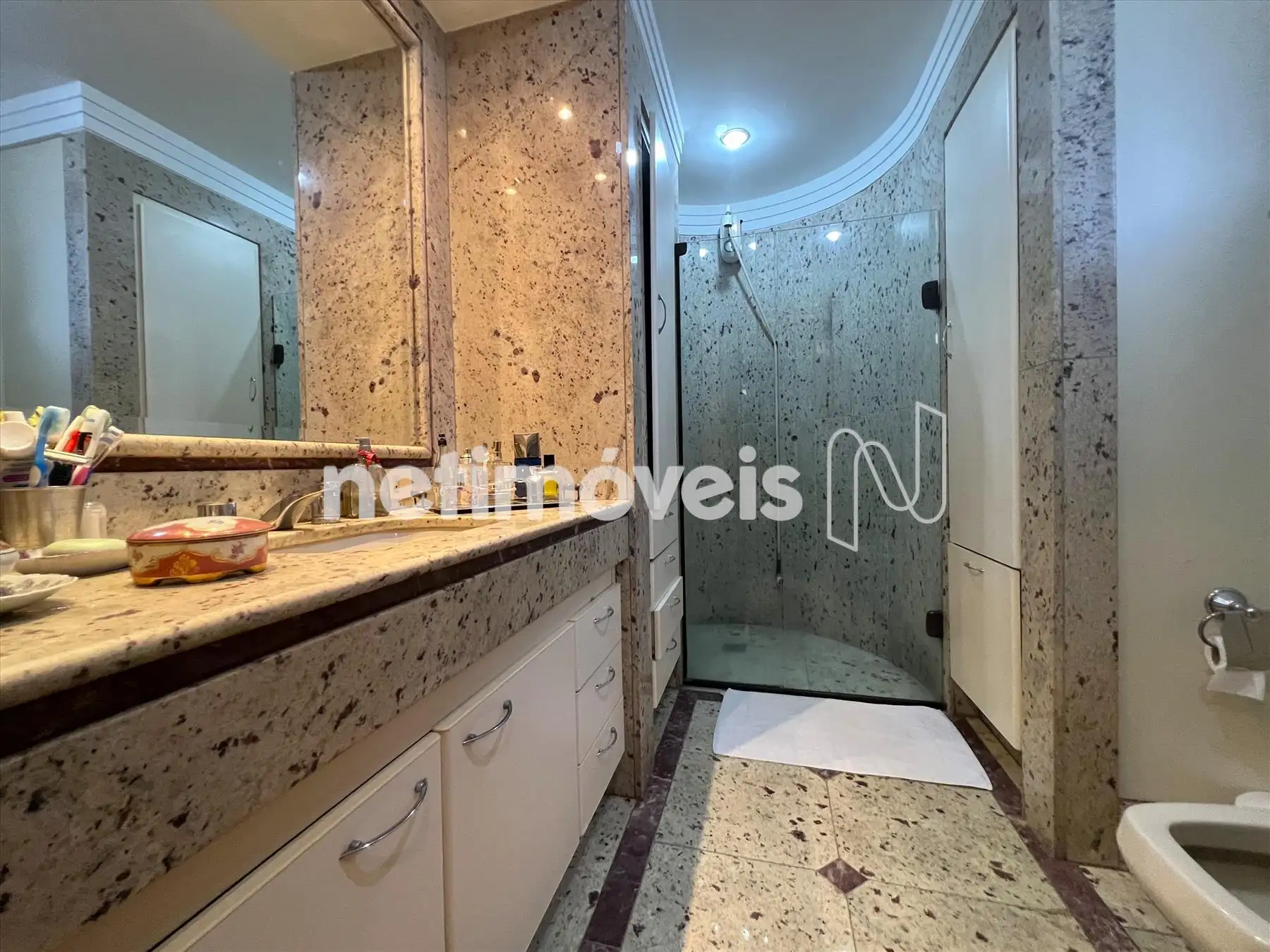 Banho suíte máster