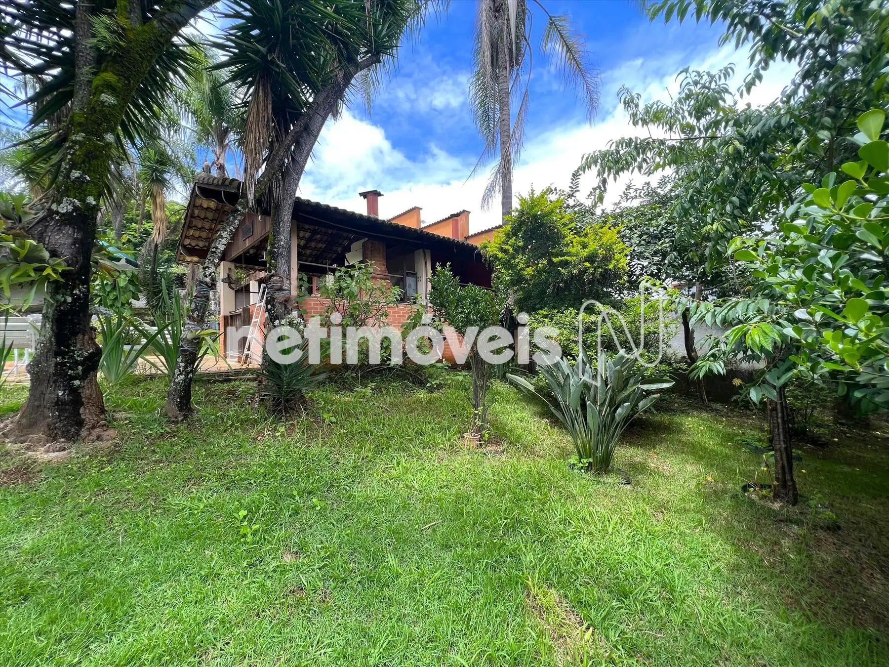 Jardim e casa principal
