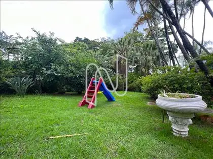 Jardim e casa principal