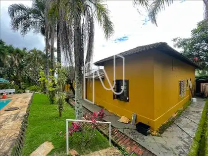 Jardim e casa principal