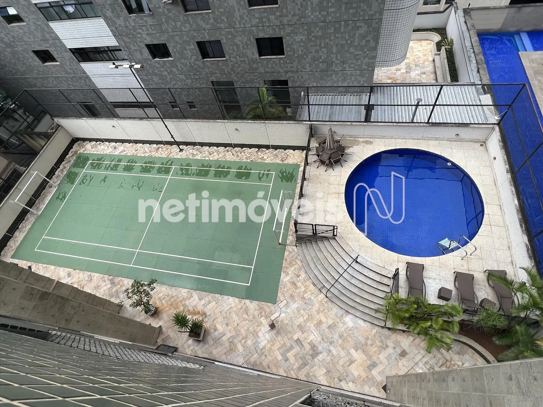 Quadra poliesportiva e Piscina