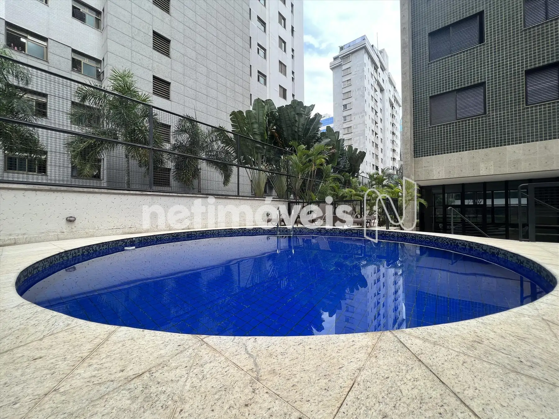 Piscina e solarium