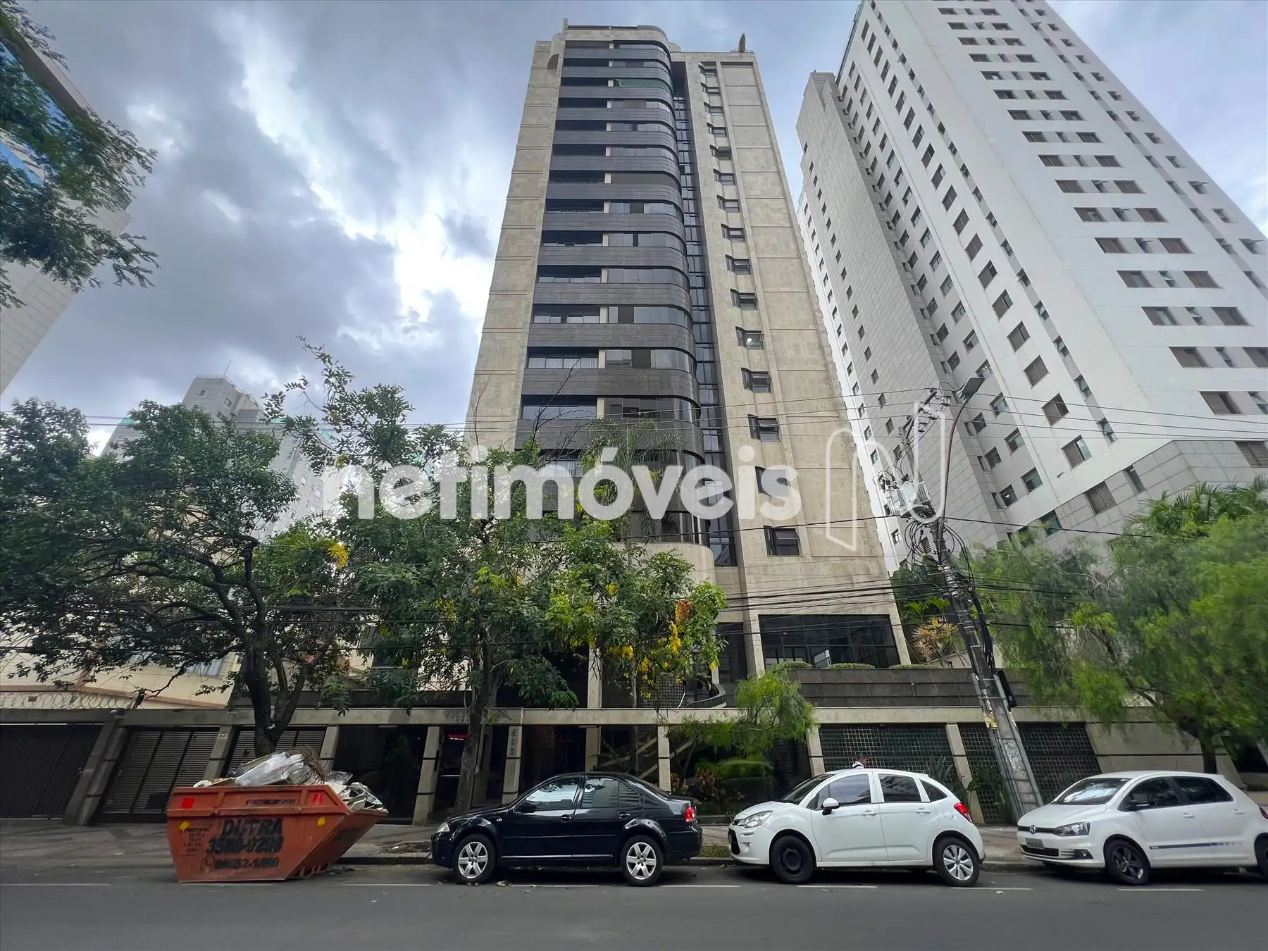 Fachada frontal ângulo 1