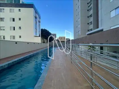 Piscina com raia