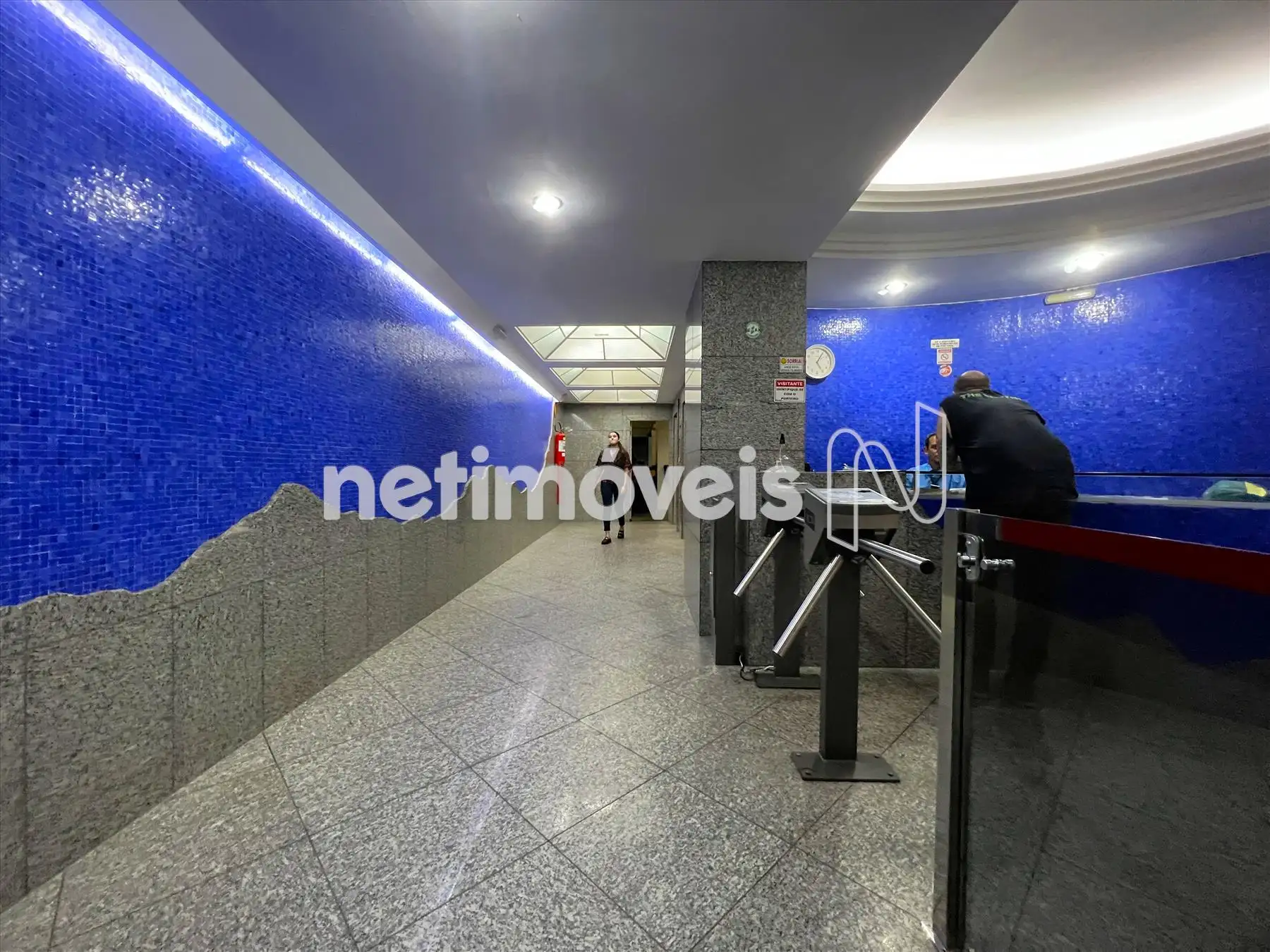 Portaria 24 horas com catracas eletrônicas