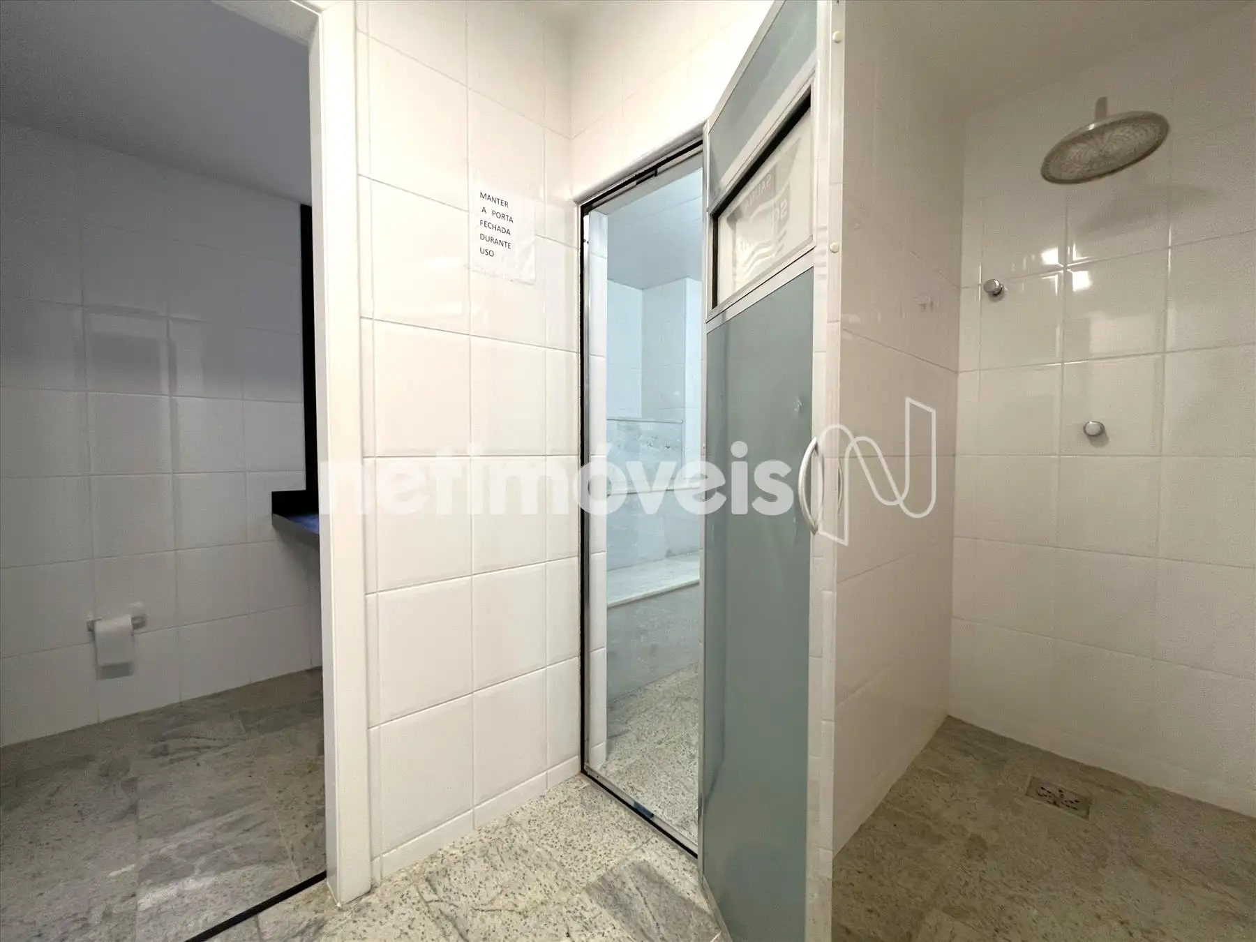 Vestiário, sauna e ducha