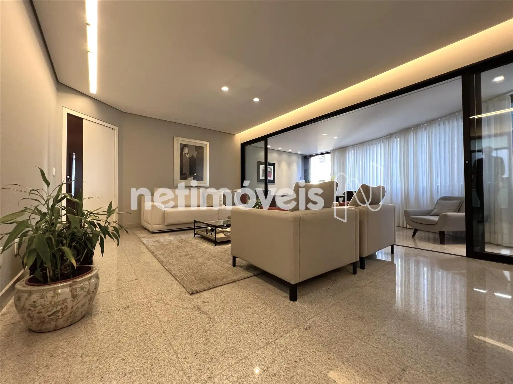 Sala e varanda integrada ângulo 