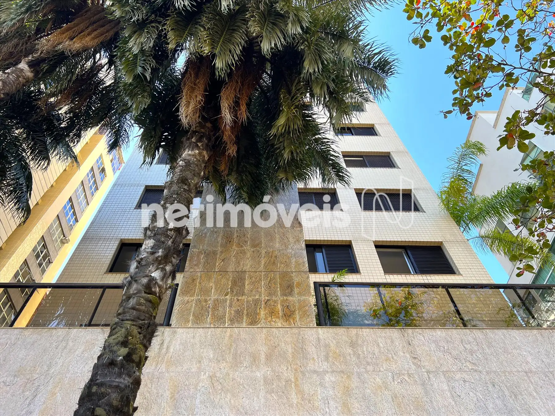 Fachada frontal ângulo 1