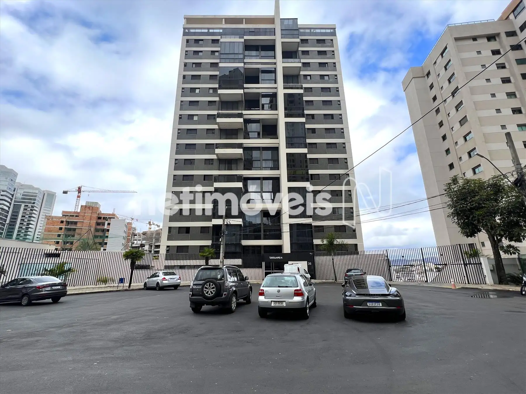 Fachada frontal ângulo 1