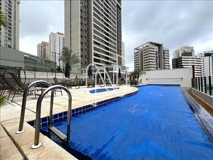 Piscina e solarium ângulo 1 