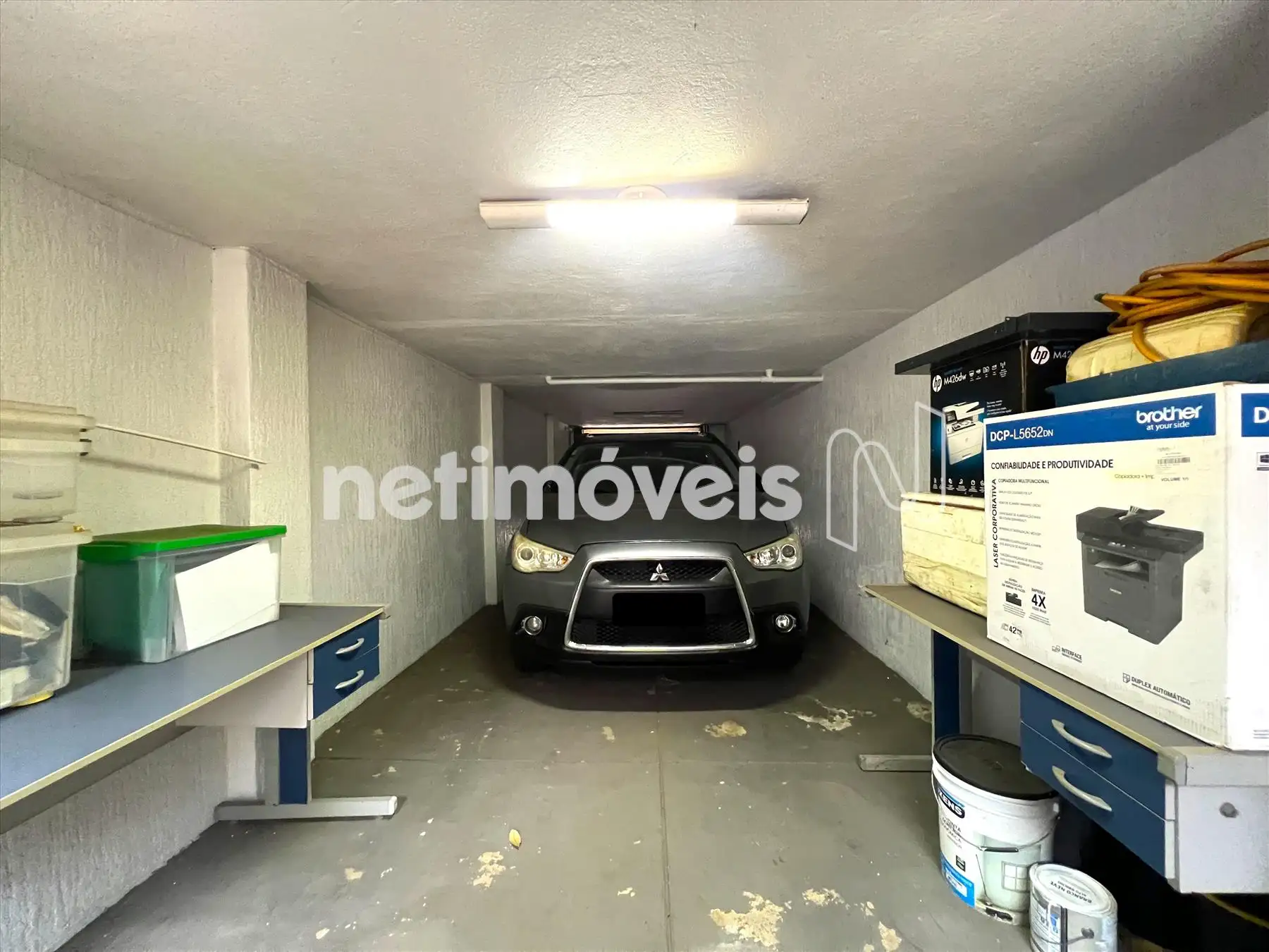 Garagem coberta para 2 veículos