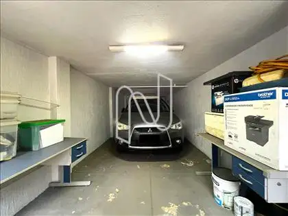 Garagem coberta para 2 veículos