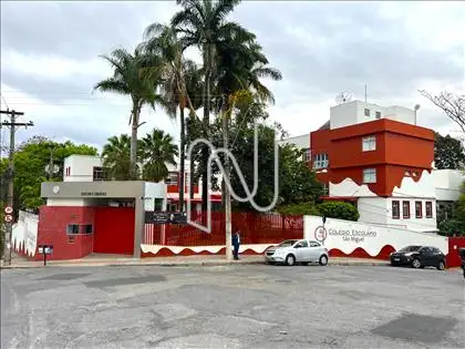 A meia quadra do Colégio São Miguel 