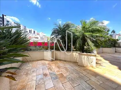 Jardim e área de convivência externa