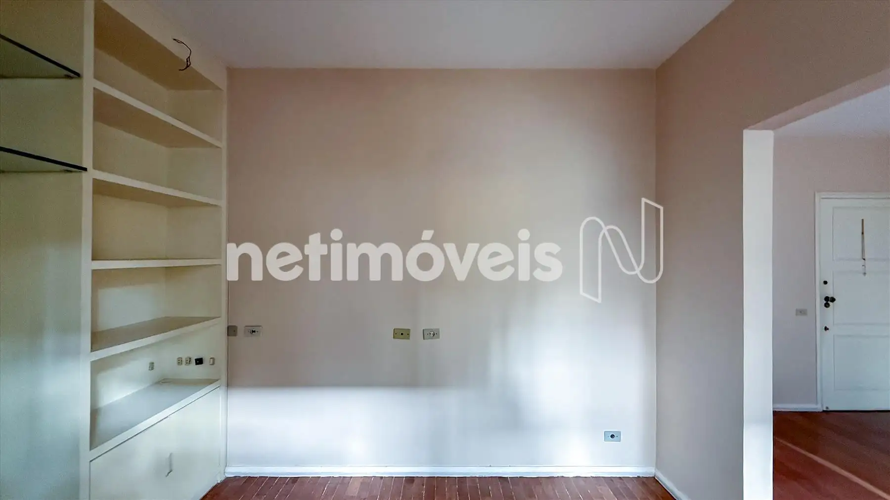 Terceiro quarto transformado em sala.