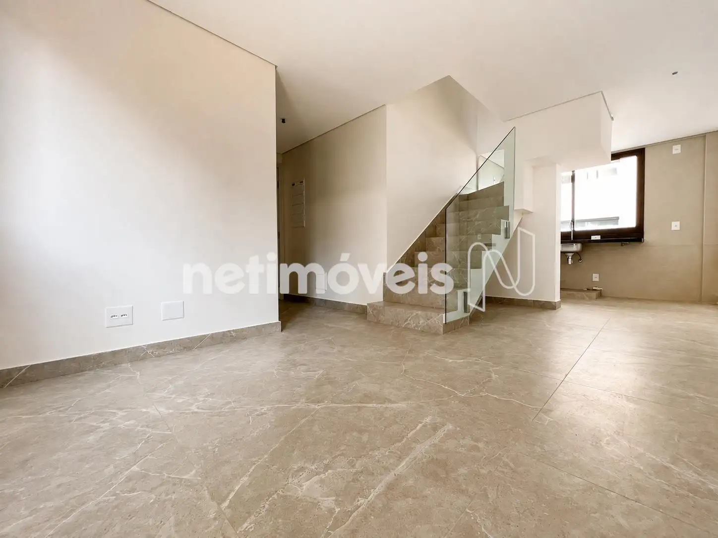 Sala 1º pavimento ângulo 3