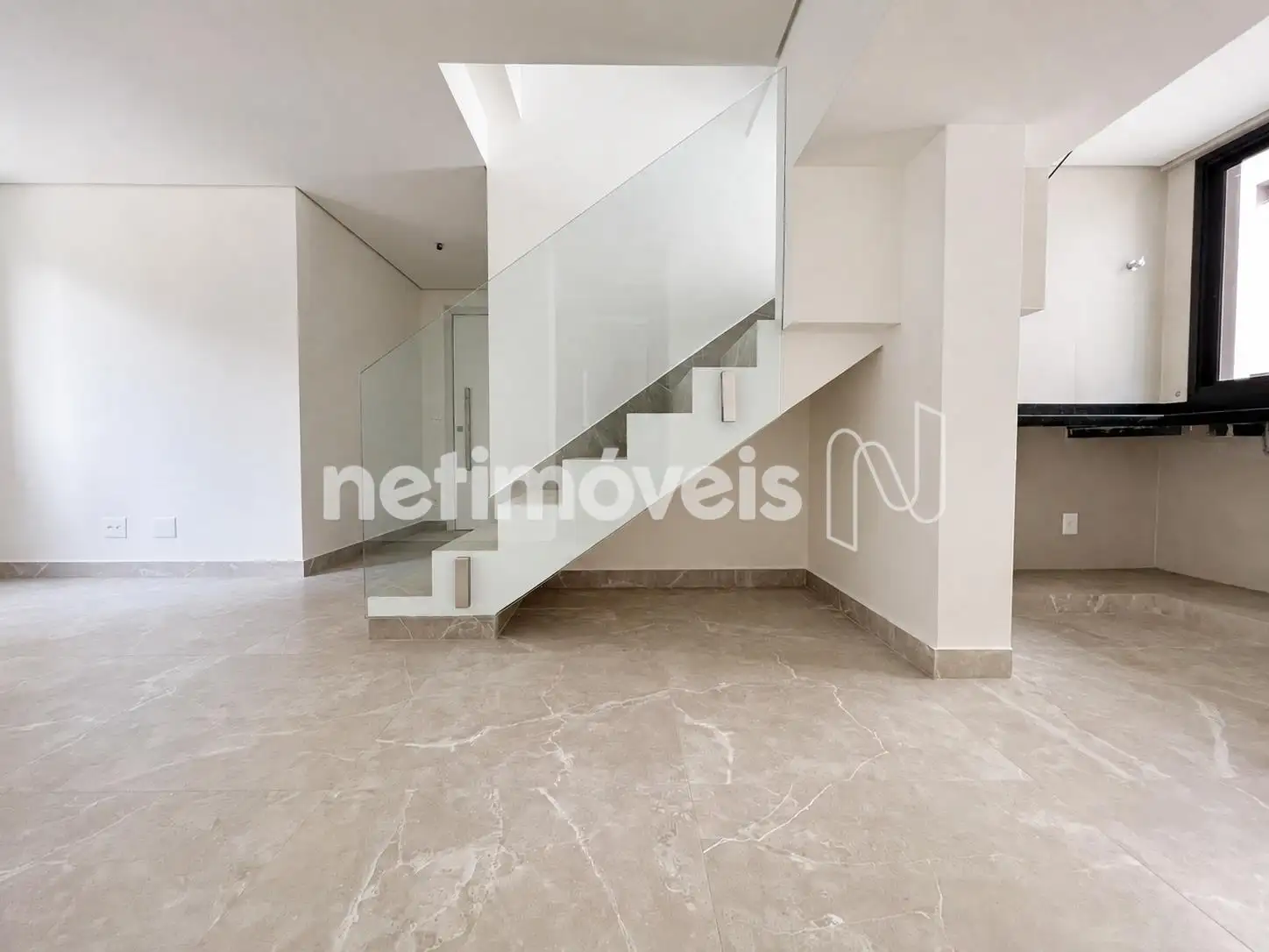Sala 1º pavimento ângulo 2