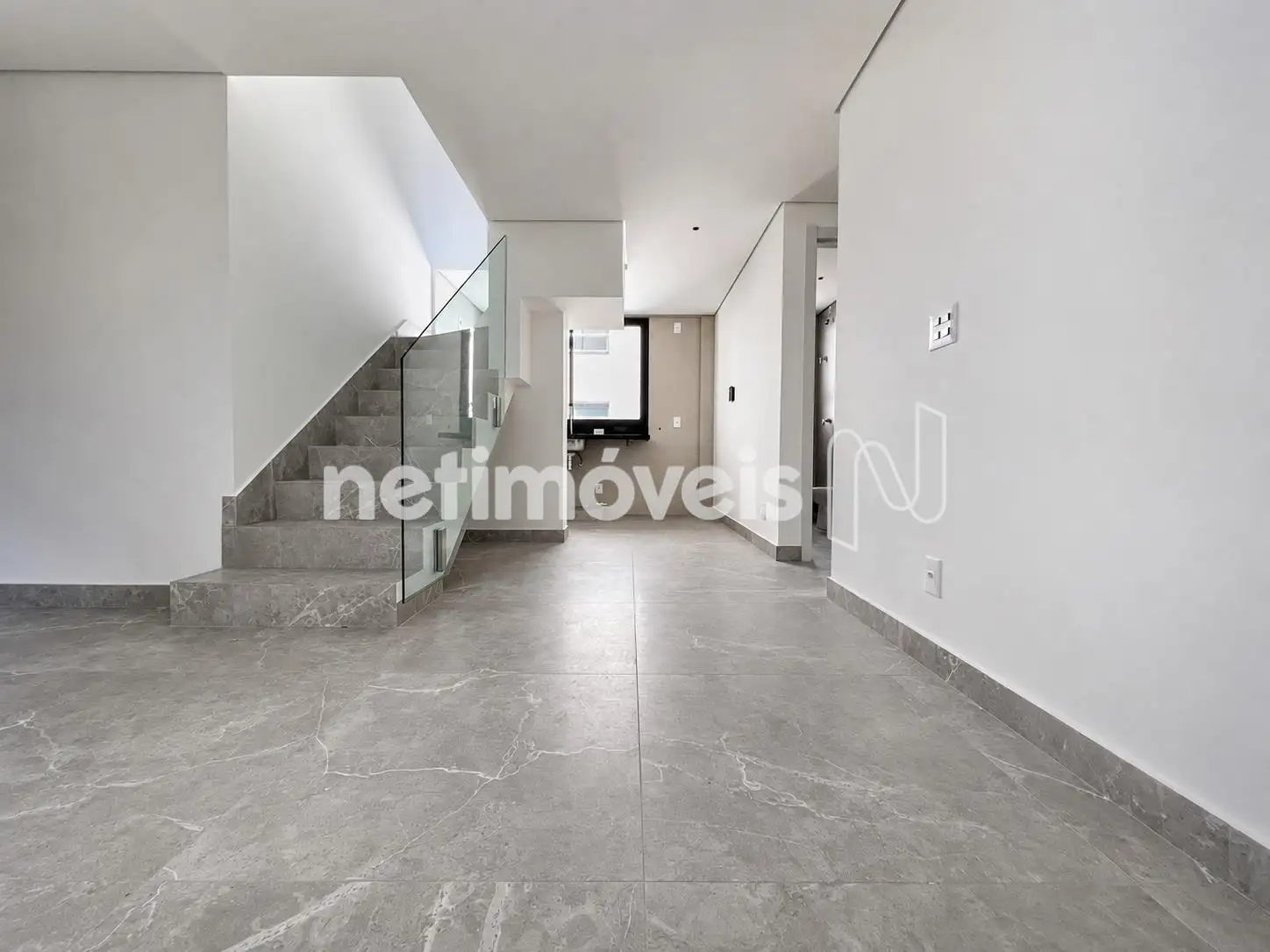 Sala 1º pavimento ângulo 1
