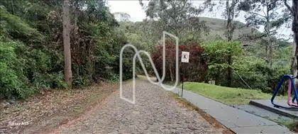 Pista de caminhada e corrida do condomínio