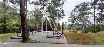 Aparelhos e quadra do condomínio