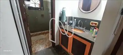 Banho com toucador 
