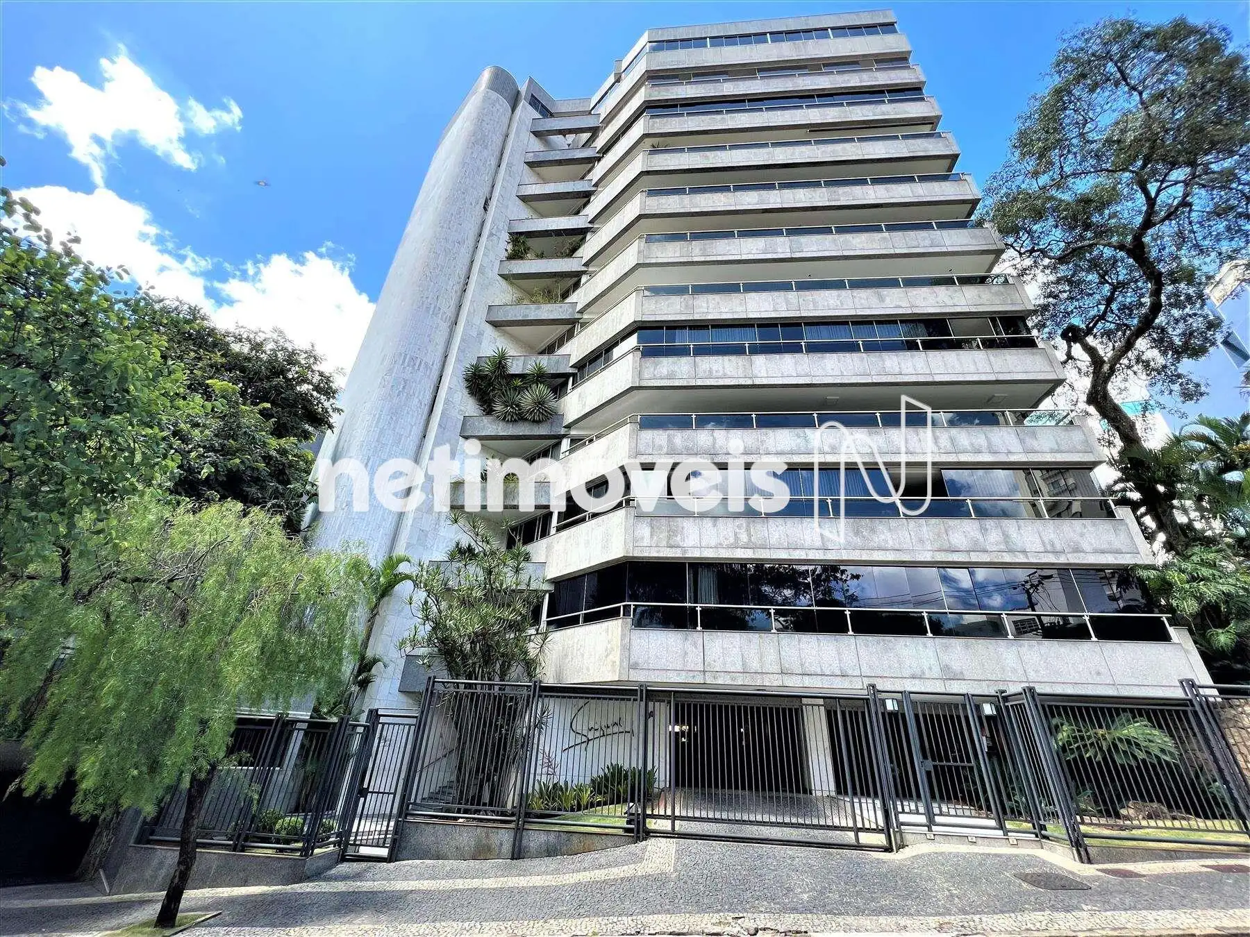 Fachada frontalângulo 1