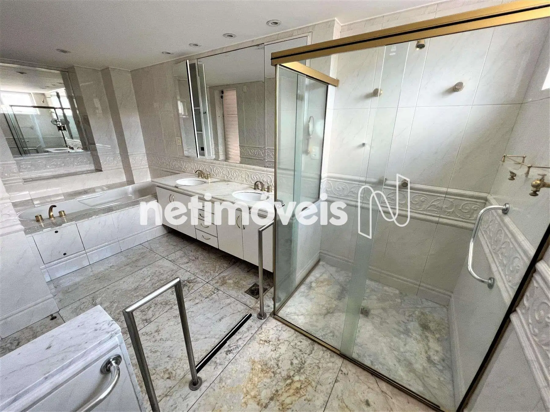 Banho suíte máster