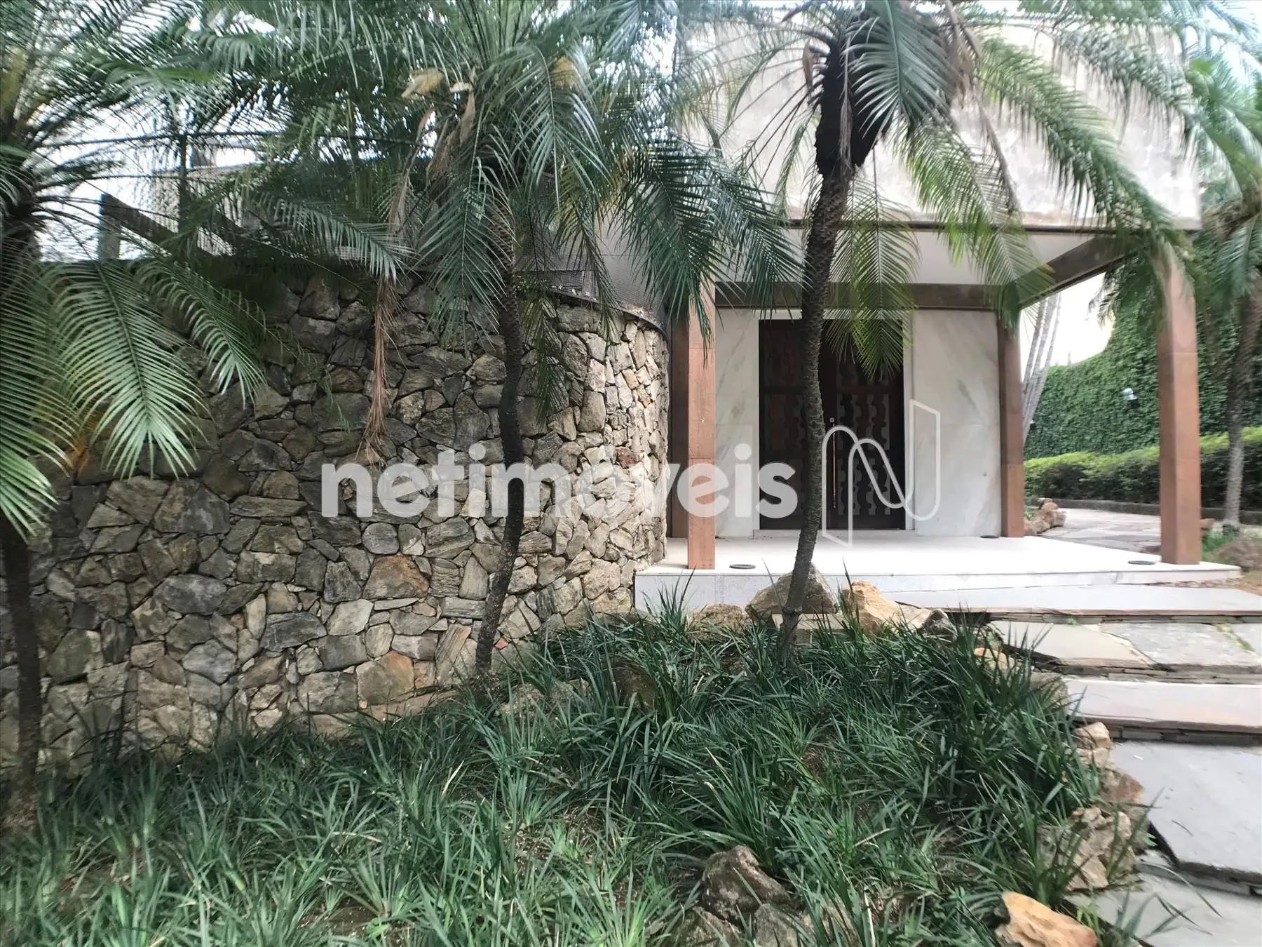 Entrada principal do salão de festas