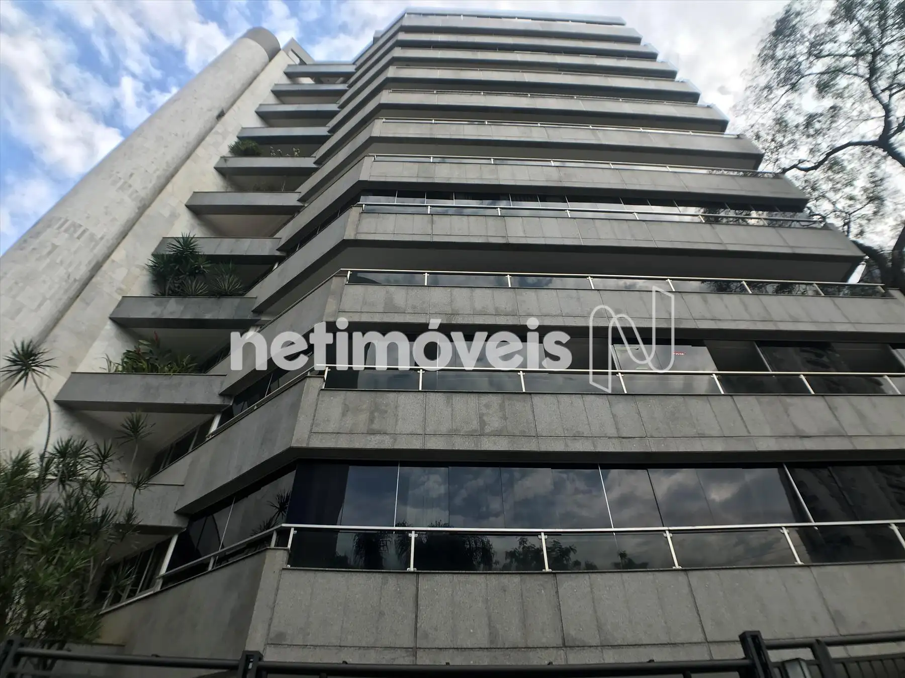 Fachada frontal ângulo 2