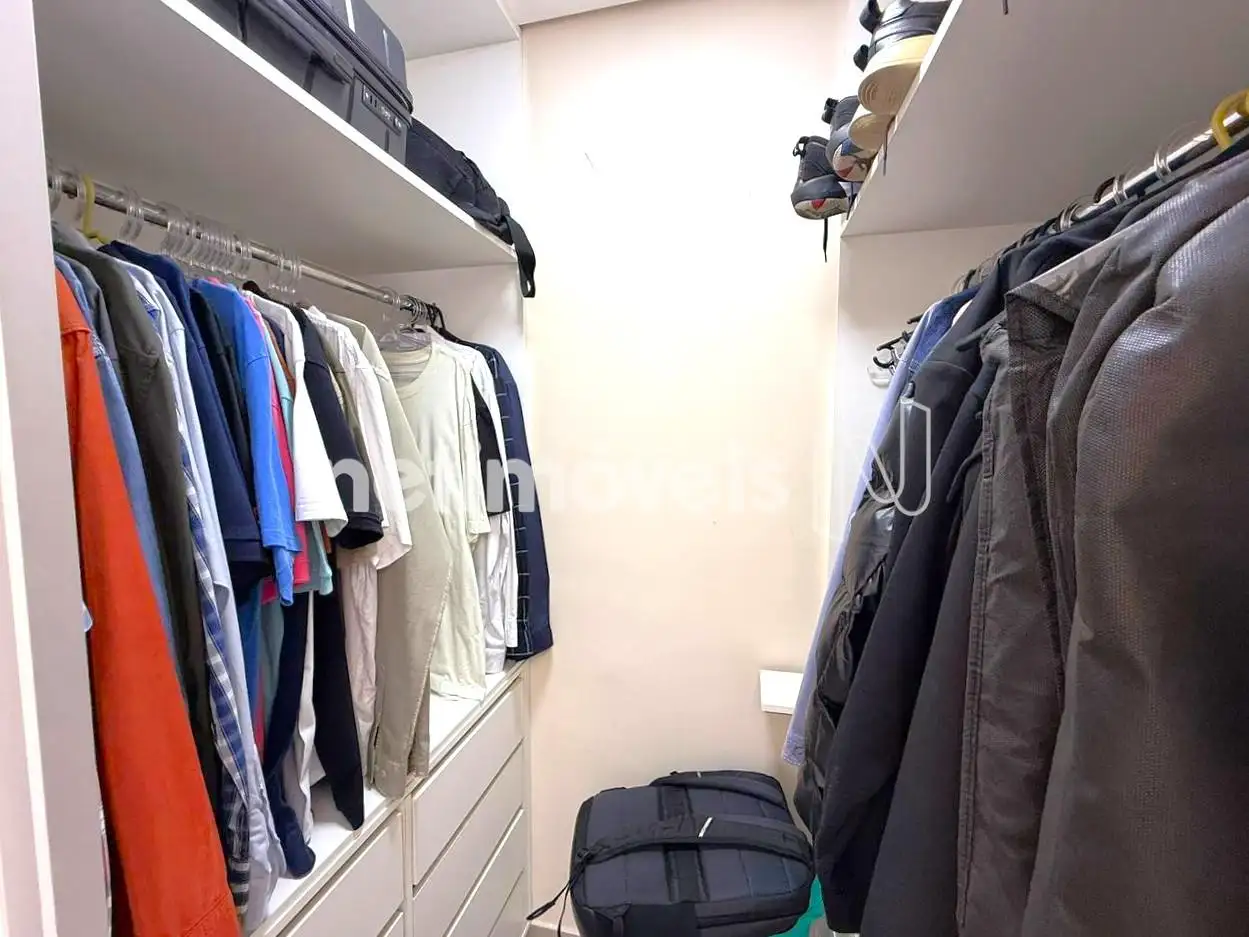 Closet da suíte ângulo 2