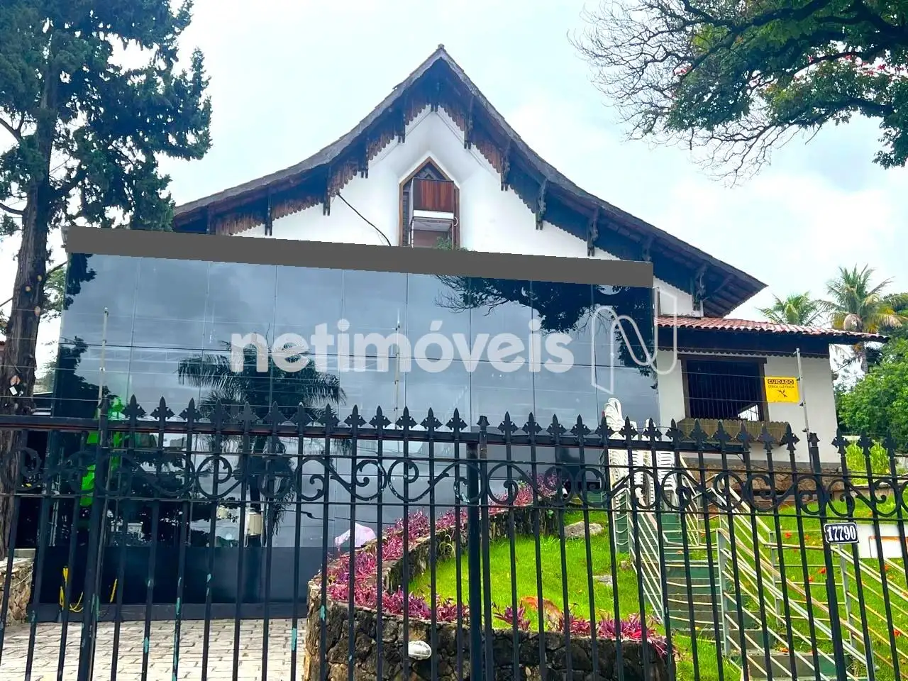 Fachada frontal ângulo 2