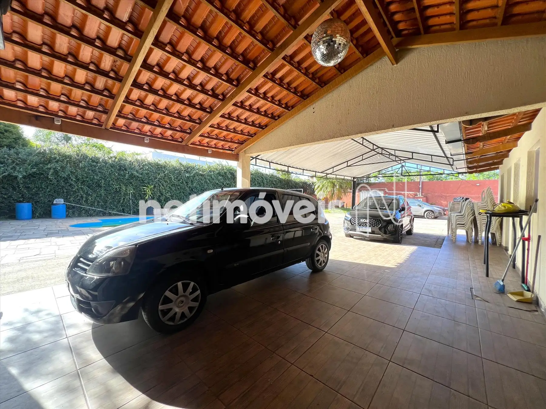 Garagem coberta da área de lazer