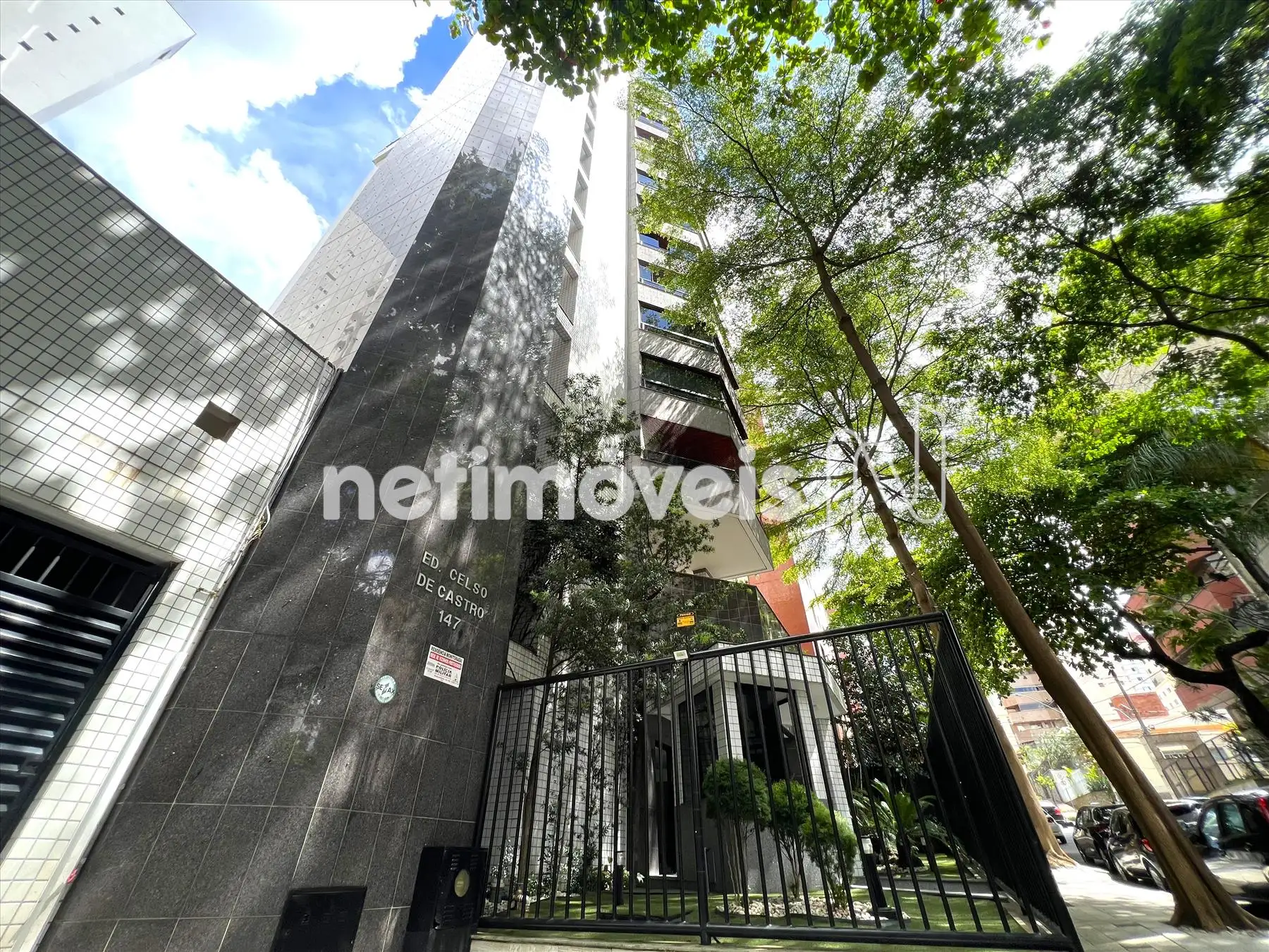 Fachada frontal ângulo 2