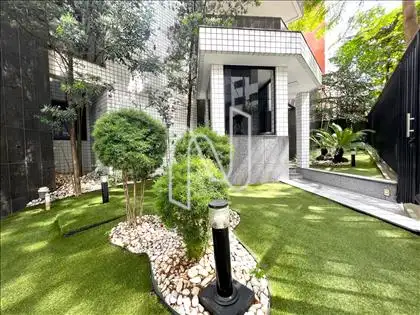 Jardim frontal e guarita 