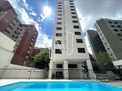 Fachada fundos e piscina 