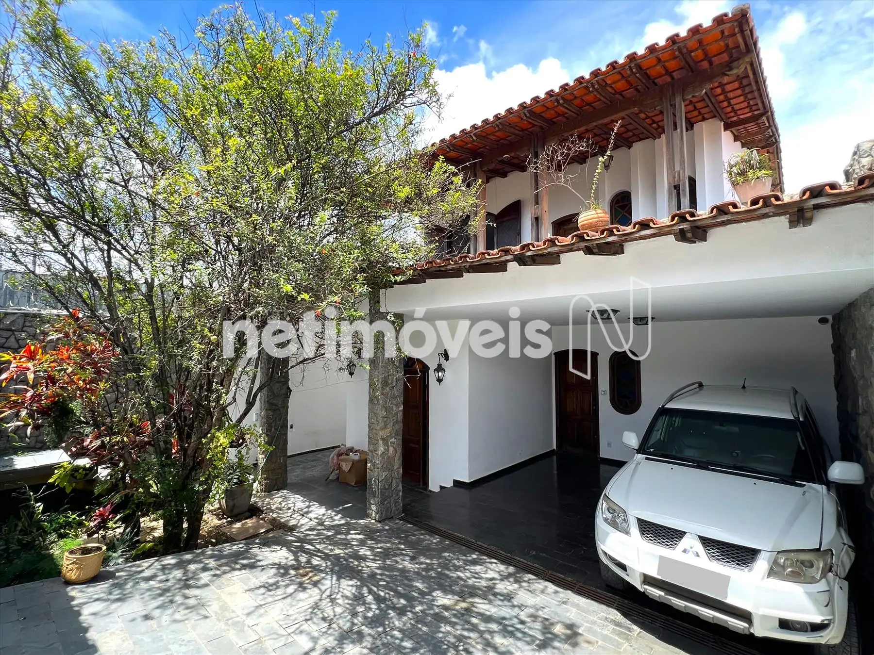 Fachada frontal ângulo interno 1