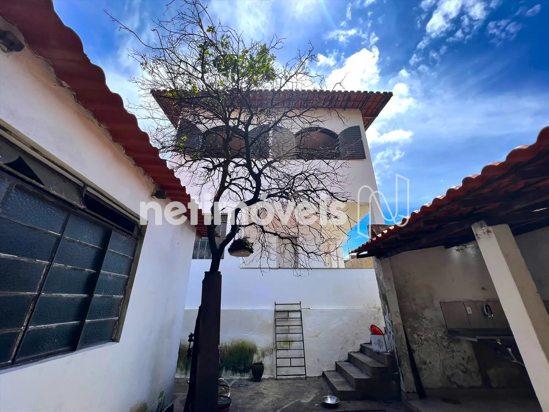 Fachada fundos/quarto despejo/área gourmet