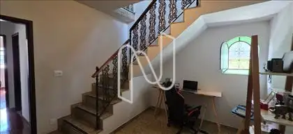 Escritório e acesso ao piso2 